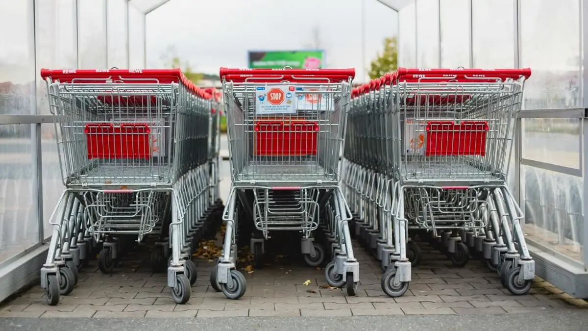 Koniec z wózkami na żetony. Polskie sklepy idą z duchem czasu