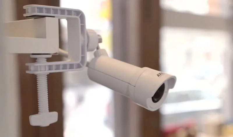 Krytyczne luki bezpieczeństwa w prawie 400 kamerach IP