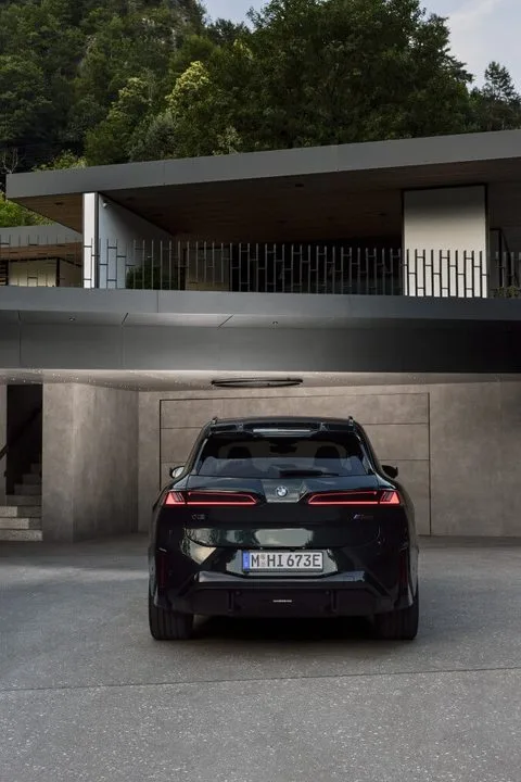 BMW iX3 M60 xDrive: tył