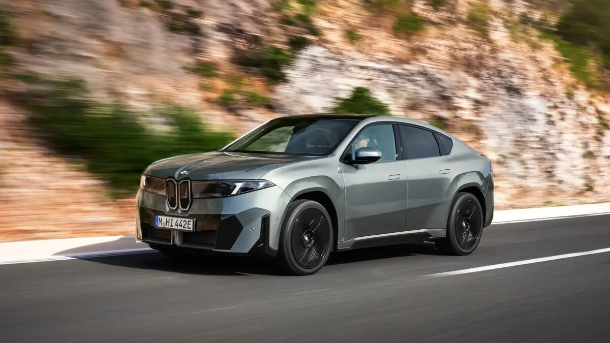 BMW iX4 M50 xDrive: podczas jazdy