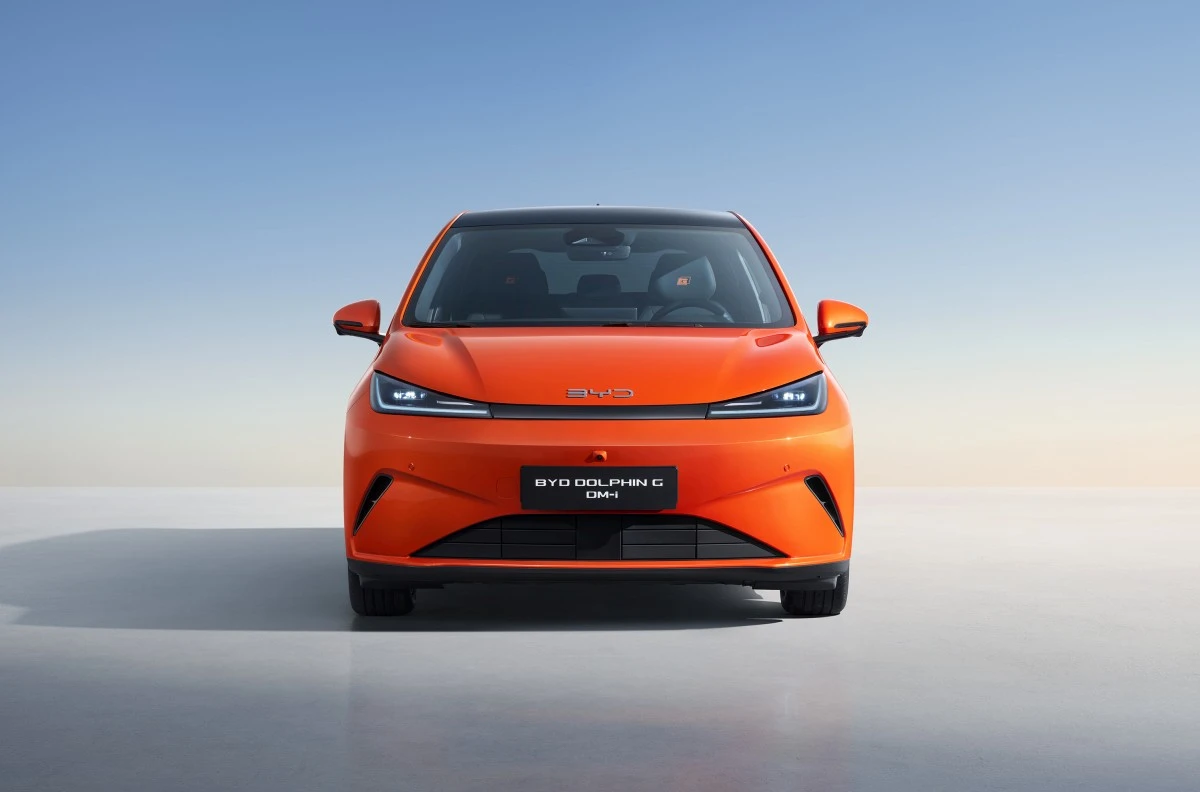 BYD Dolphin G DM-i może namieszać. Ma silnik spalinowy, a 105 km przejedzie bez benzyny