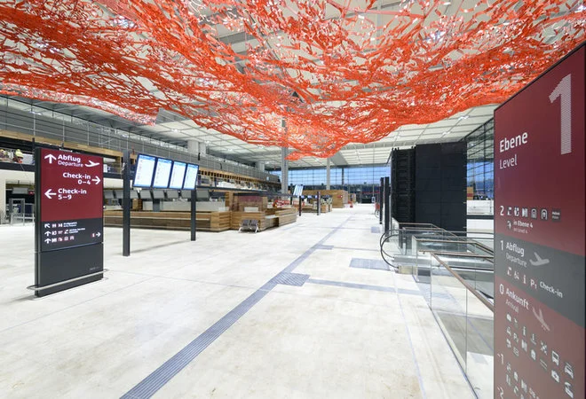 Niemieckie lotnisko zutylizuje 750 monitorów, które teoretycznie są nieużywane