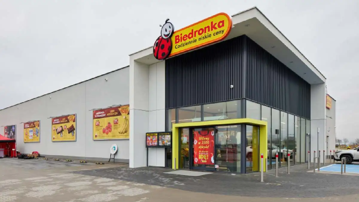 Koniec z biletami za parking pod Biedronką i Lidlem. Sieci testują specjalne kamery