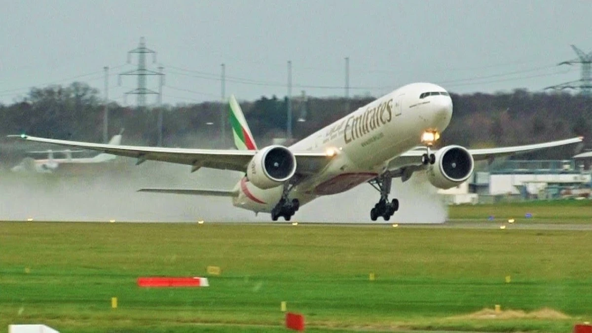 Ile paliwa spala samolot podczas startu? Liczby i film robią wrażenie