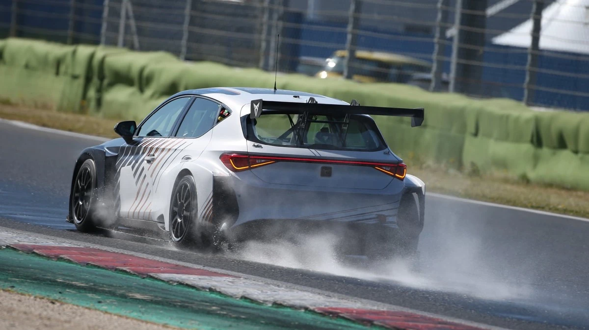 CUPRA stworzyła elektrycznego potwora. 680 KM i setka w 3,2 sekundy