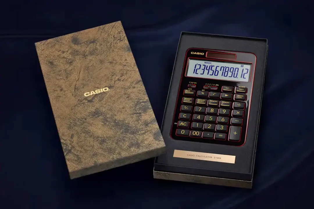 Casio S100X w pudełku.