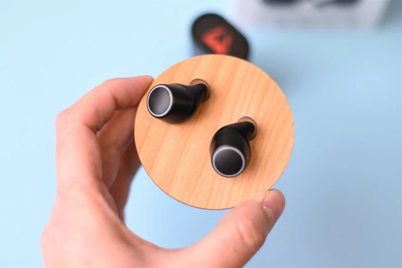 Zapomniałem, że słuchawki trzeba ładować. Test Creative Outlier Air Sports