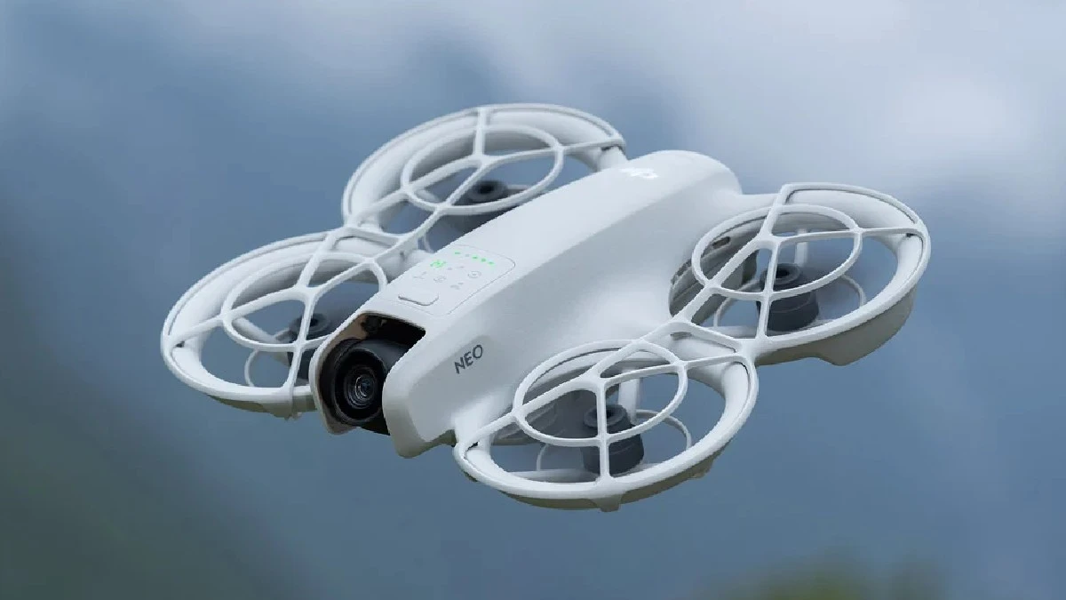 DJI Neo Fly More Combo z trzema bateriami za 899 zł. Sprawdzony dron 4K w promocji