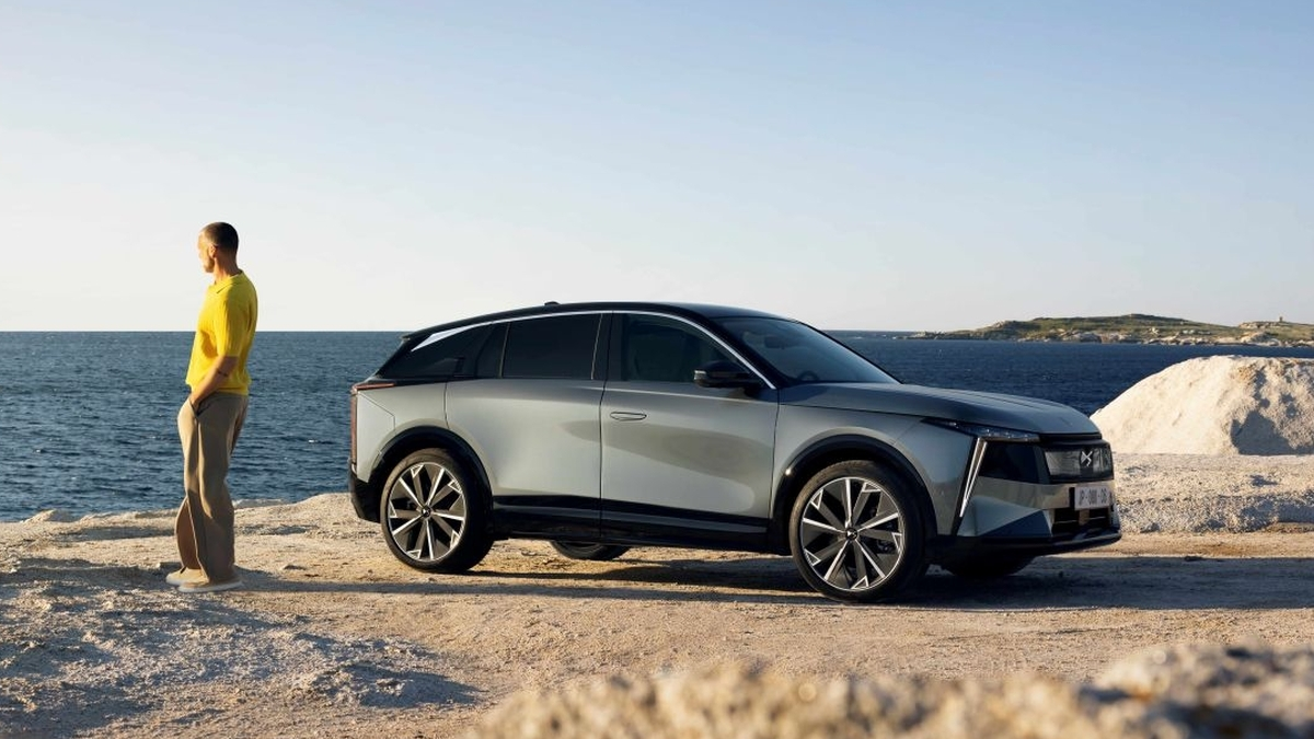 Nowy DS N°7 przejedzie 734 km. Francuzi zbudowali elektryczny salon na kołach