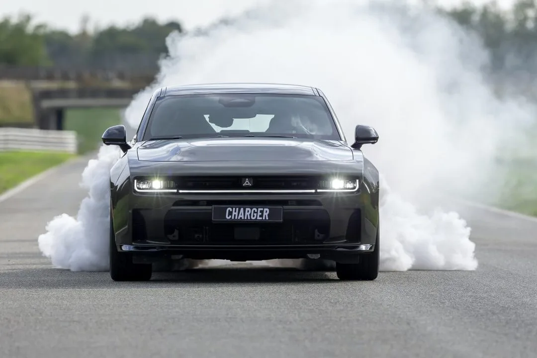 Nowy Dogde Charger bez HEMI. W zamian otrzymujemy silnik 3.0 R6 oraz 670-konnego elektryka