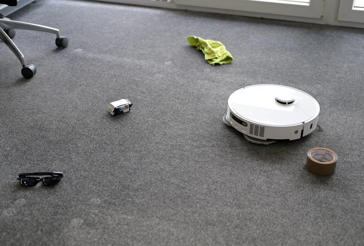 Dreame L50 Ultra podczas omijana przeszkód