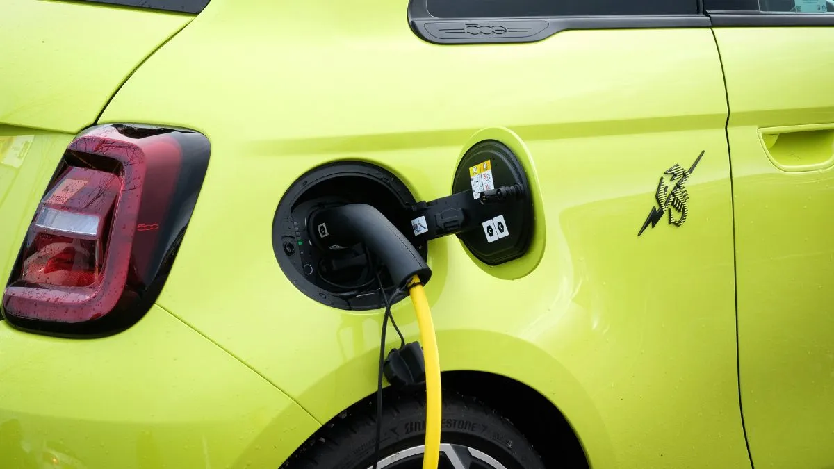 Europa masowo przesiada się na elektryki. Ceny paliw wyleczyły nas z ryku silnika
