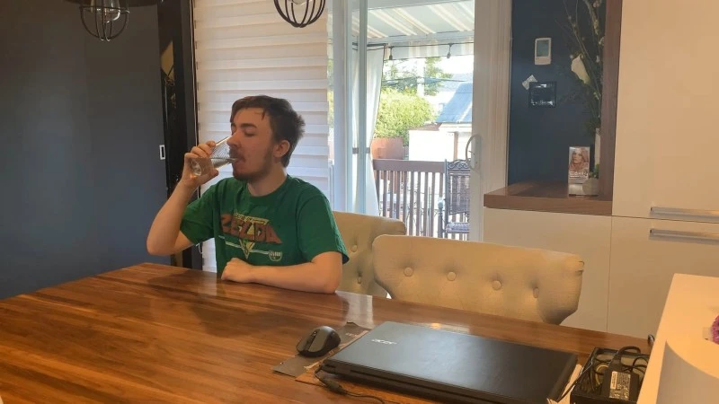 Deweloper deklaruje wypicie szklanki wody za każdą sprzedaną grę, a potem…