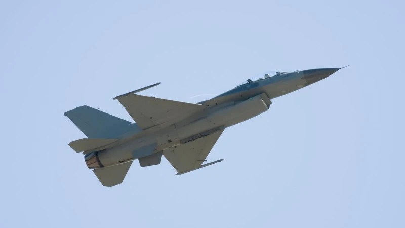 Sztuczna inteligencja pokonała weterana F-16 w walce powietrznej