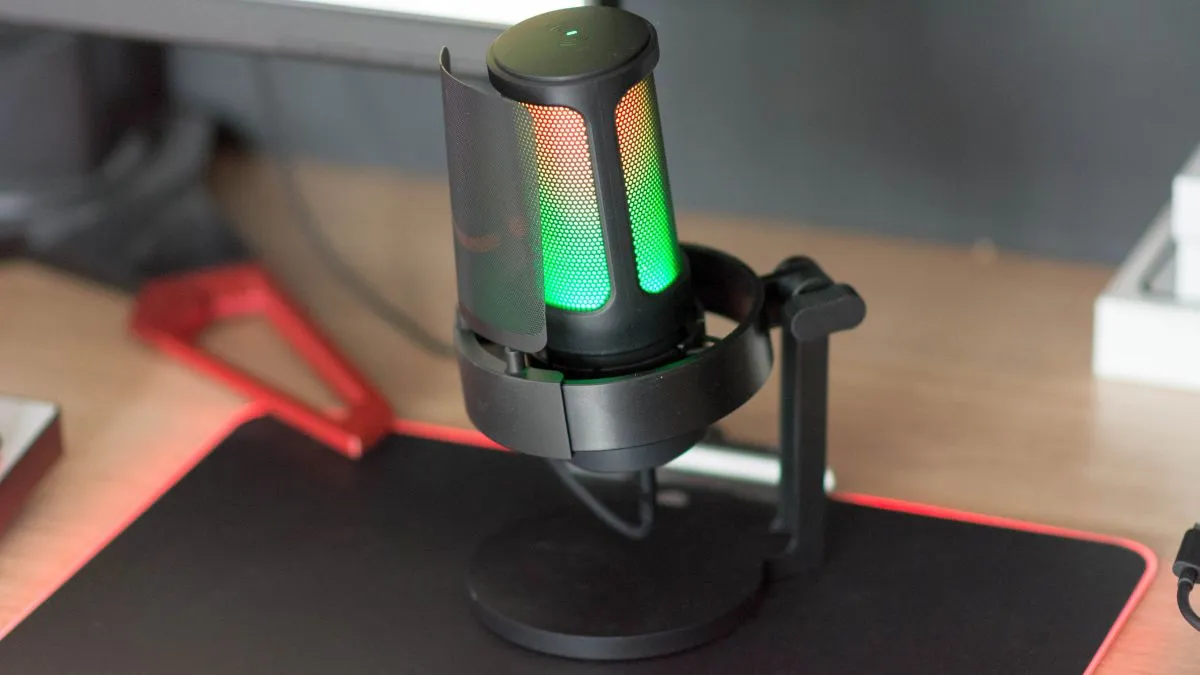 Fifine AmpliGame A8 – recenzja. Ten mikrofon dla graczy mnie zaskoczył