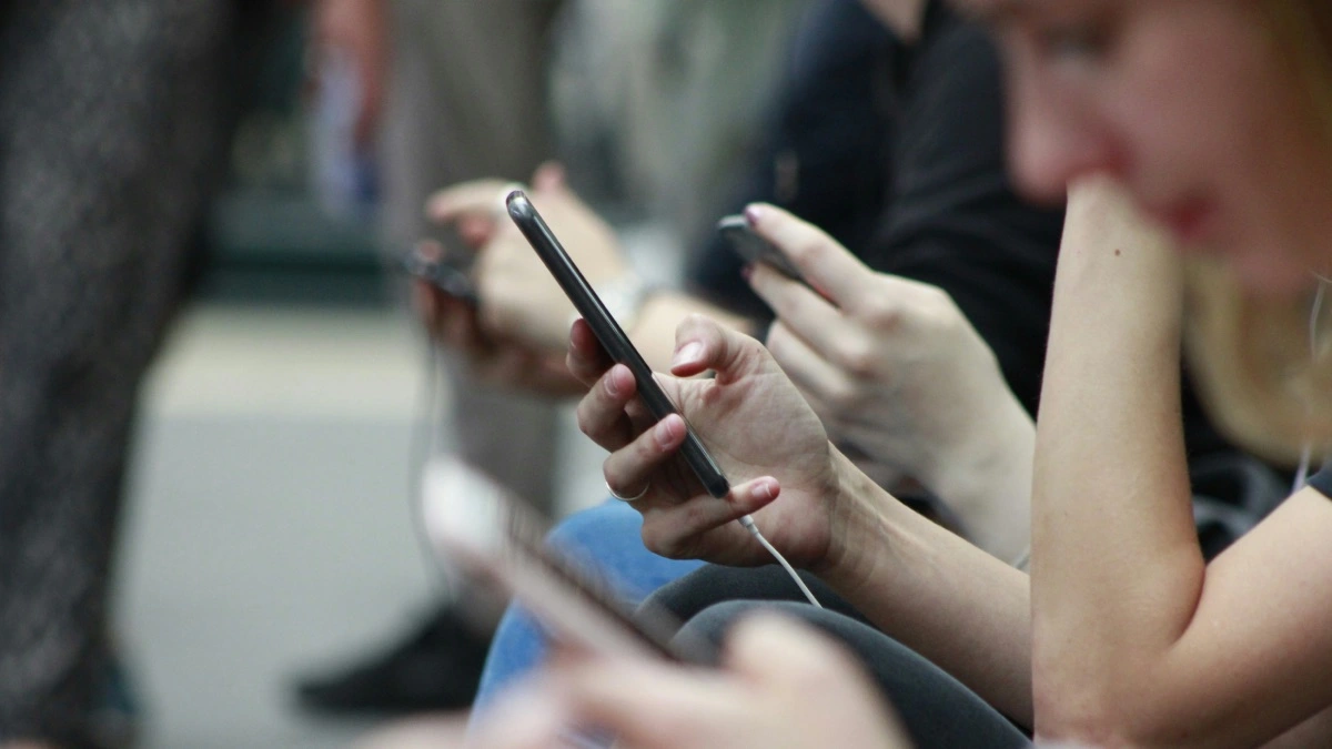 Zakaz smartfonów w szkołach. Zrobił to kolejny europejski kraj