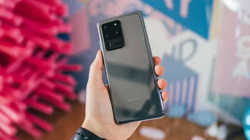 Flagowe Samsungi i padające baterie. Użytkownicy są sfrustrowani