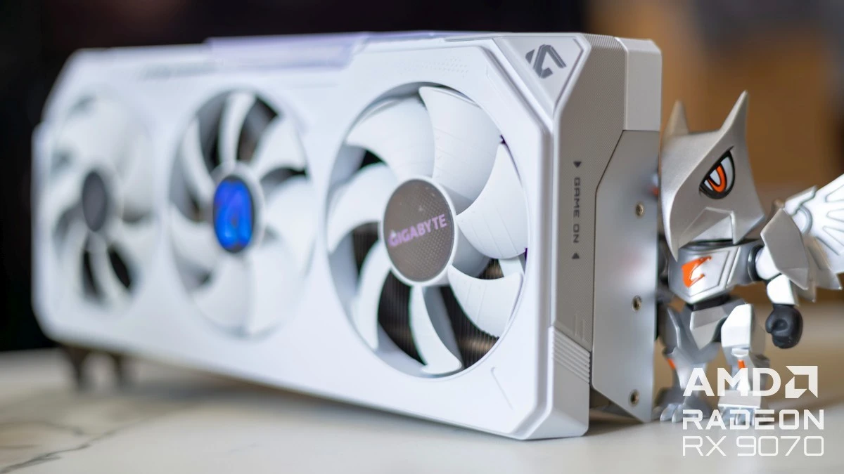 GIGABYTE Radeon RX 9070 XT Gaming OC ICE