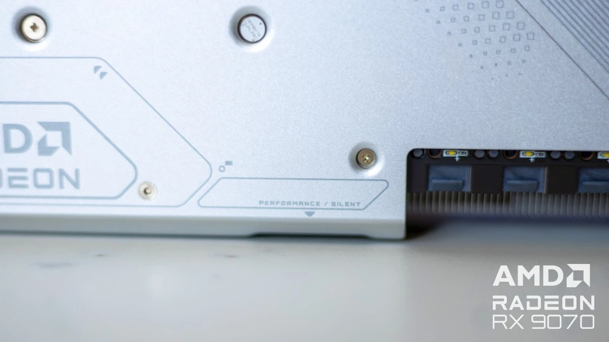 GIGABYTE Radeon RX 9070 XT Gaming OC ICE