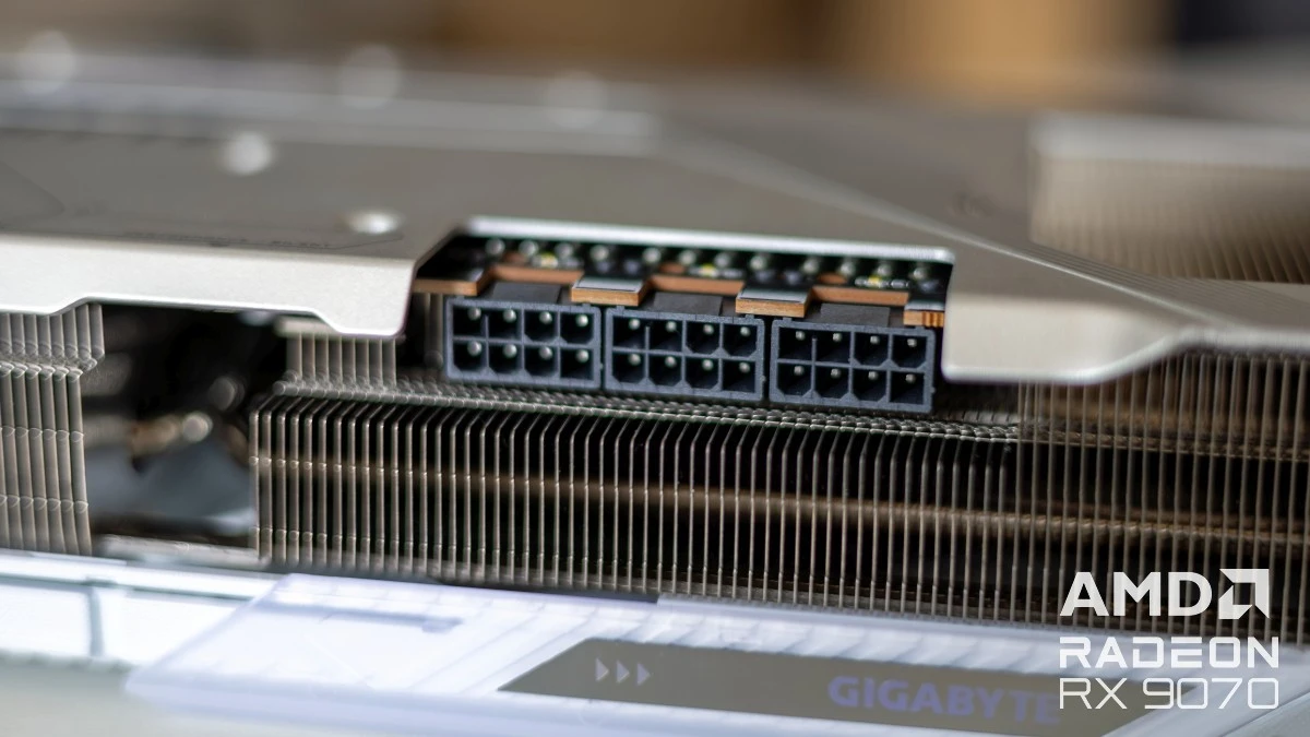 GIGABYTE Radeon RX 9070 XT Gaming OC ICE