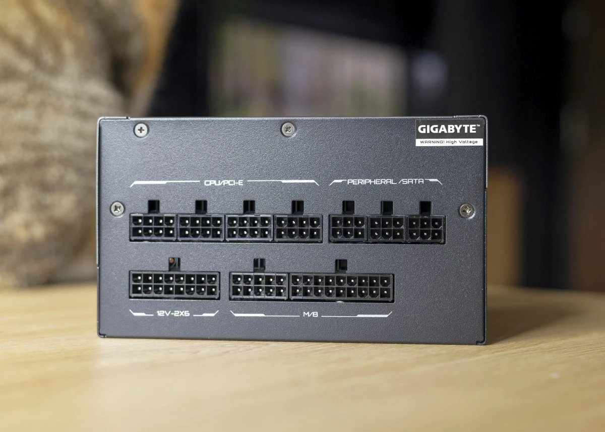 GIGABYTE UD1000GM PG5 V2 test