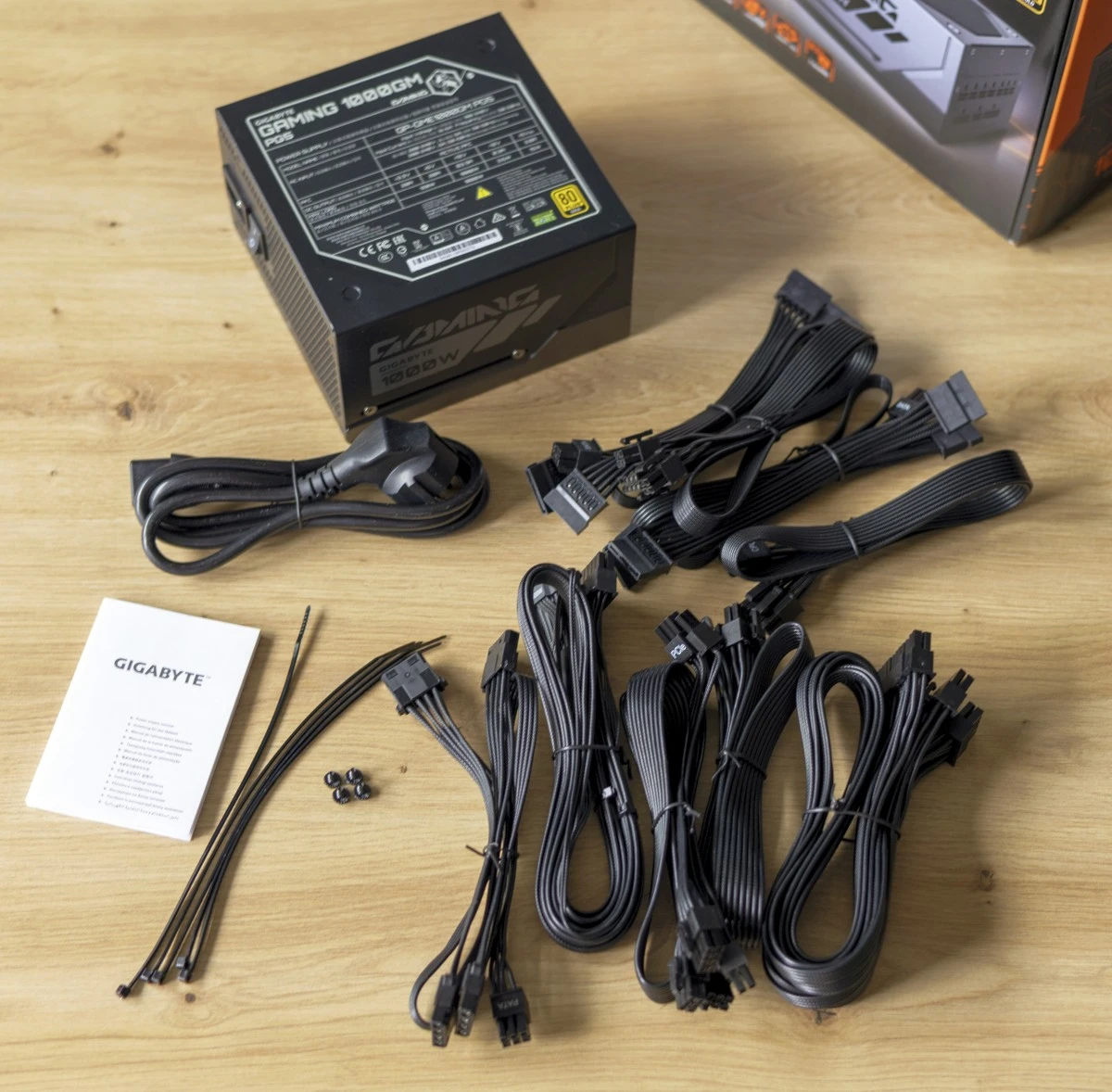 GIGABYTE UD1000GM PG5 V2 test