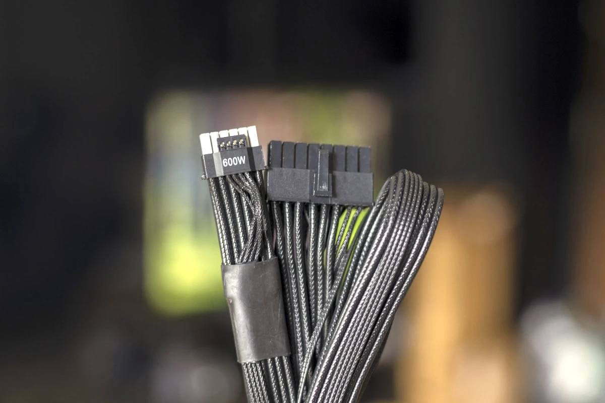 GIGABYTE UD1000GM PG5 V2 test