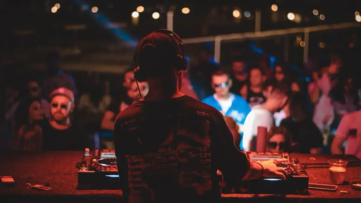 Jak w 5 minut zostałem producentem muzycznym. Czy AI zabija DJ-ów i muzyków?