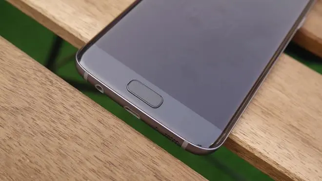 Samsung nie skorzysta z własnych baterii w Galaxy S8