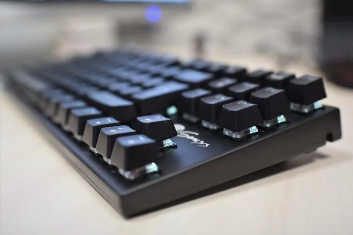 Czy tani „mechanik” ma sens? Test Genesis Thor 300 TKL