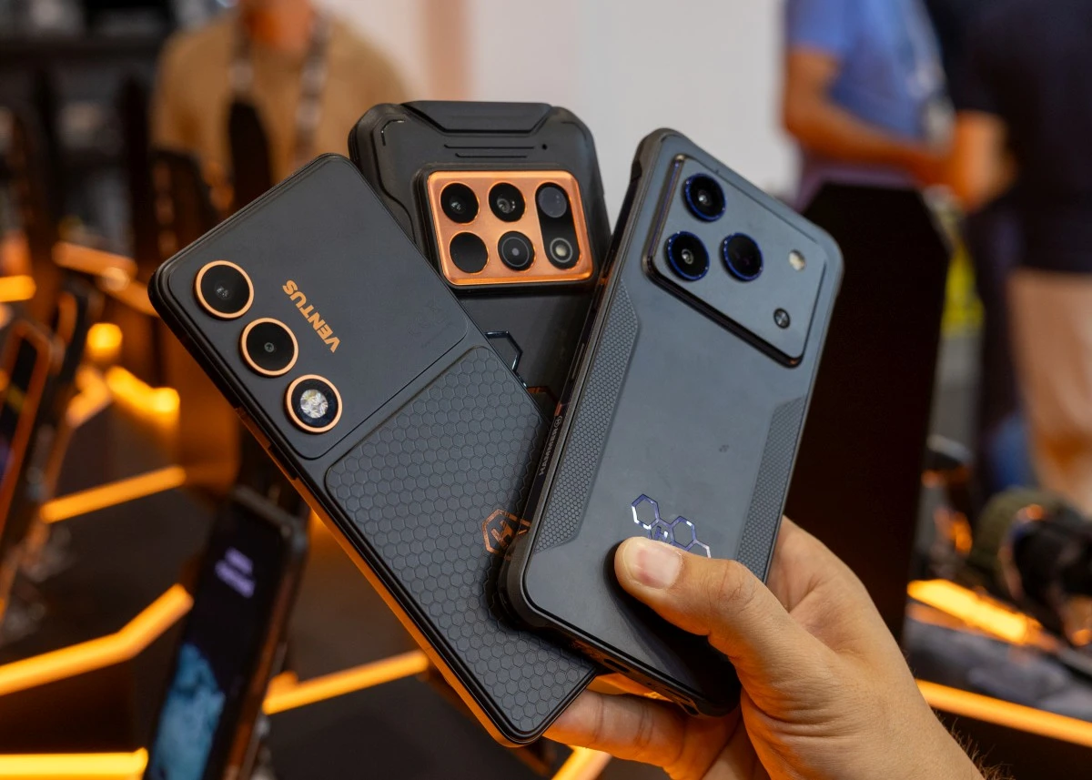 HAMMER BLADE 6 PRO (z prawej), HAMMER VENTUS 5G (z lewej), HAMMER CONSTRUCTION 3 THERMAL 5G (w środku)