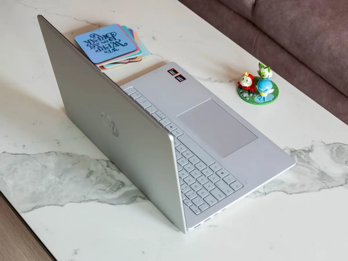 Laptop nie za miliony, a na co dzień. HP OmniBook 3 to bardzo rozsądny wybór