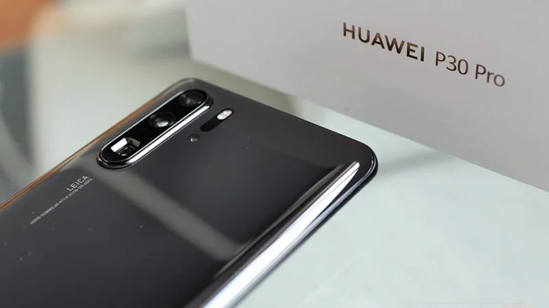 Chińska policja zlikwidowała warsztat produkujący… podróbki Huawei