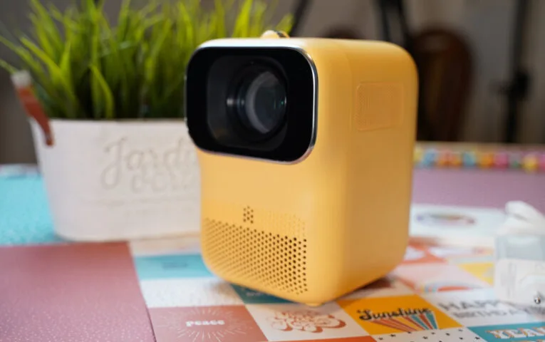 Heyup Boxe – test projektora, który zabierzesz w plener