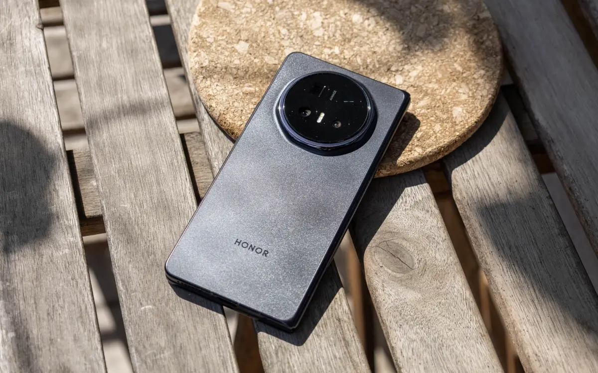 HONOR Magic V6
