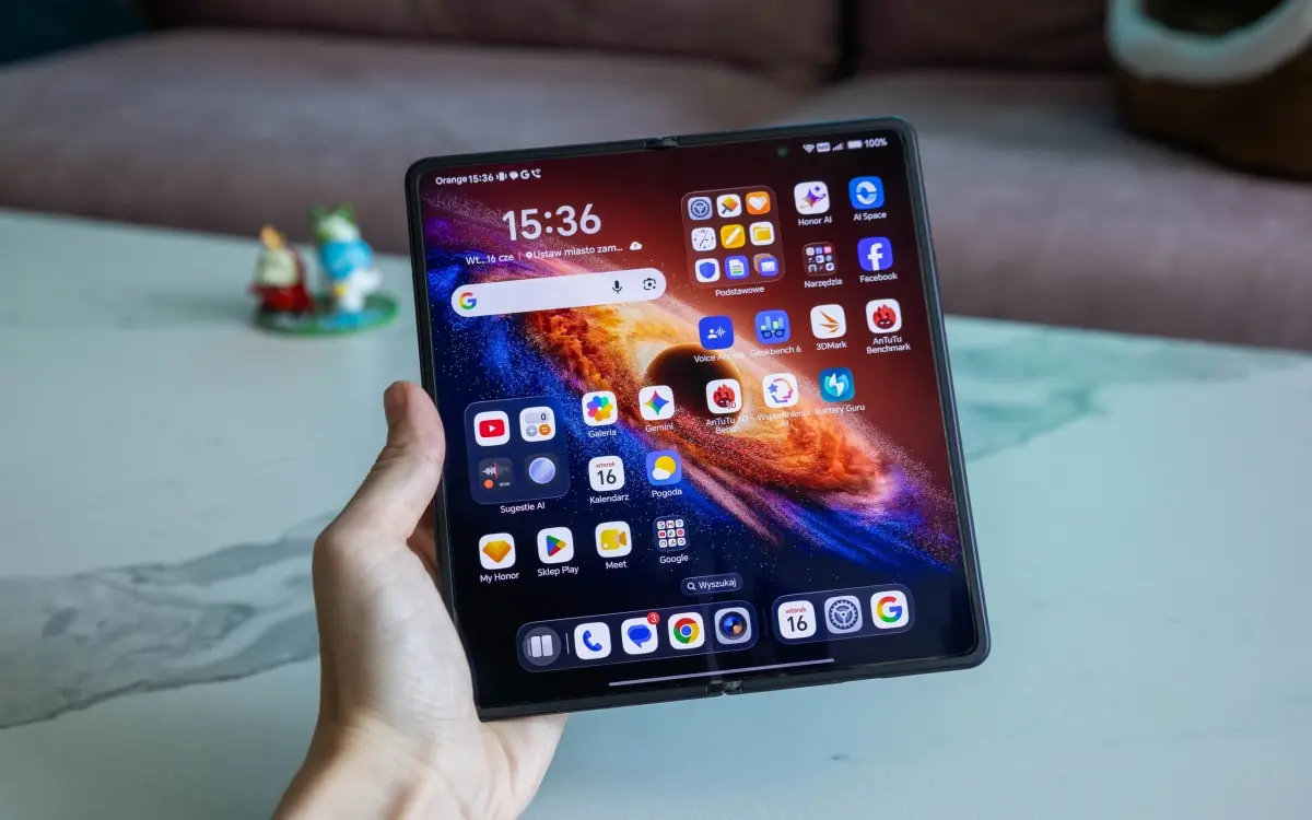 HONOR Magic V6