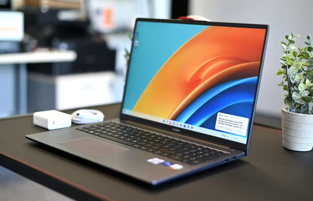 Praca i nauka na laptopie może być przyjemna? Dzięki Huawei MateBook D 16 to możliwe
