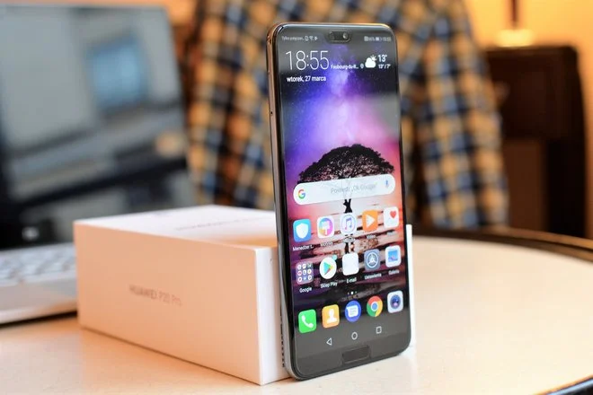 Huawei nie próżnuje i aktualizuje starsze smartfony do EMUI 9