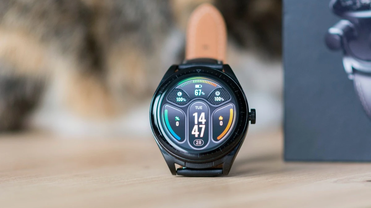 Huawei postawiło na 1,43-calowy panel AMOLED