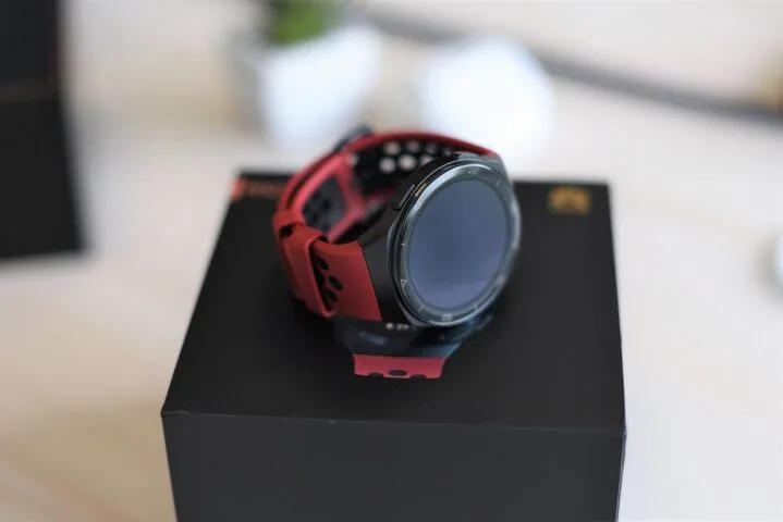 Szukasz sportowego smartwatcha? HUAWEI Watch GT 2e kusi niską ceną