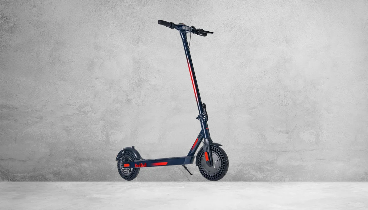 Hulajnogi elektryczne Red Bull Racing dostępne w Polsce