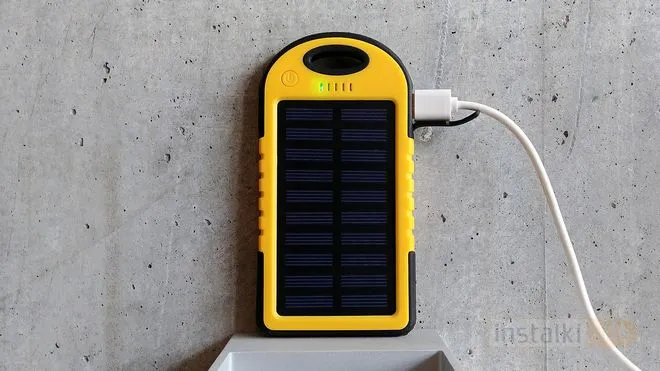 Hykker Power Bank Solar 4000 – test solarnego powerbanka z Biedronki