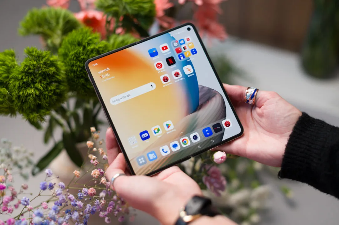 Składane smartfony to ułamek rynku. Dlaczego firmy dalej chcą je robić?