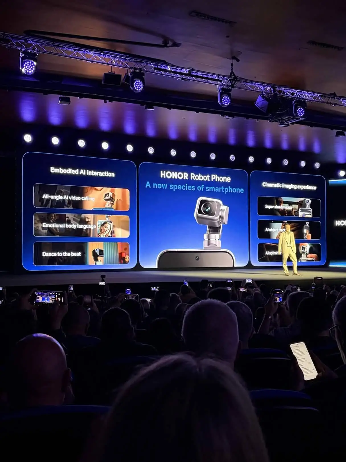 Humanoidalny robot, składak i Robot Phone, czyli HONOR na MWC 2026