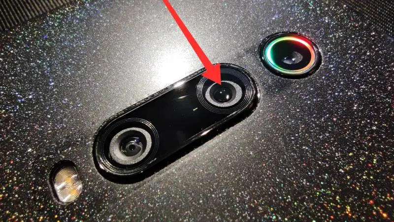 Porysowałem aparat w smartfonie. Dzięki temu zdjęcia są ciekawsze!