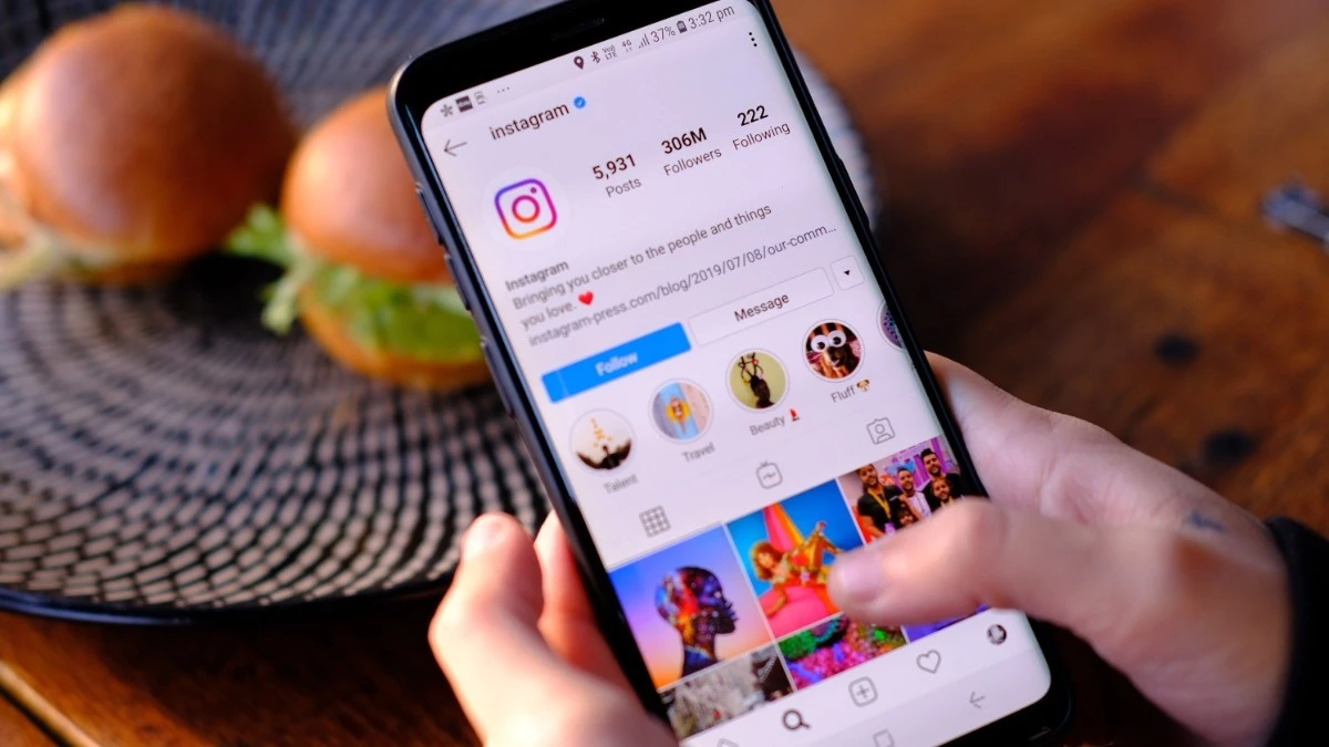 Jak udostępnić czyjąś relację na Instagramie?