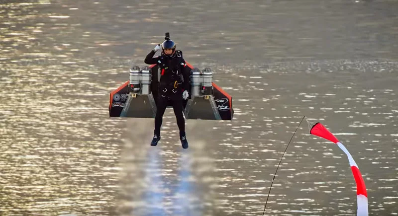 Marzenia o lataniu niczym Iron Man stają się rzeczywistością (wideo)