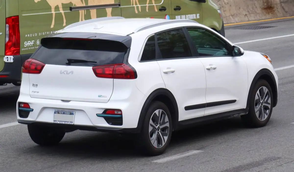 Masz ten samochód elektryczny? Pędź do serwisu, bo może spłonąć