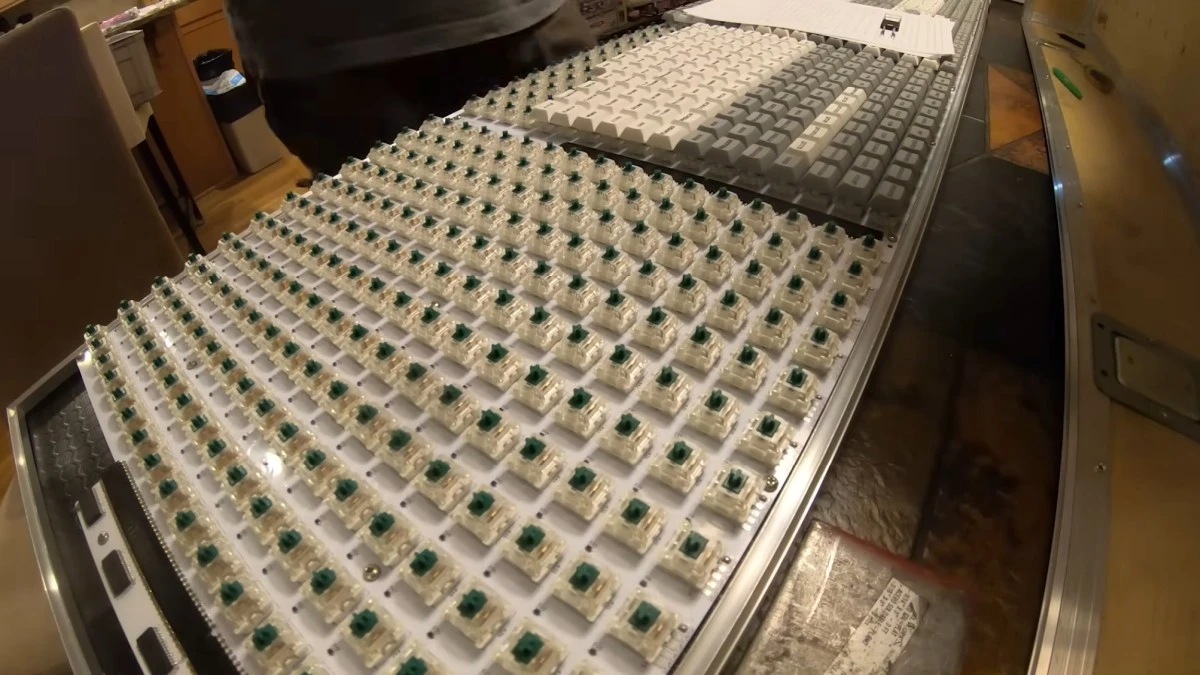 Klawiatura z 1020 klawiszami? Oto absurdalne dzieło youtubera