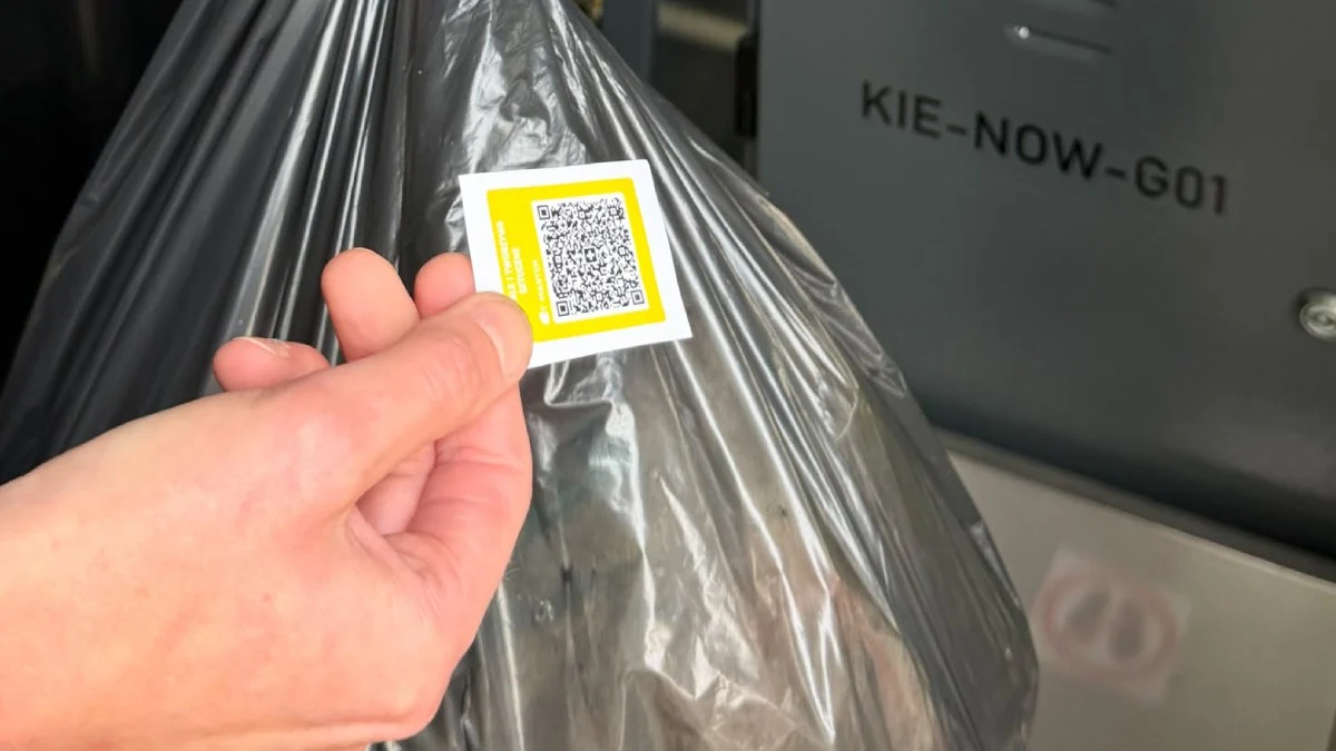 Tajemnicze kody QR na polskim osiedlu. Nie będziesz już anonimowy